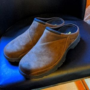 Dunham mens slip on open back Nubuck clog brown